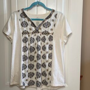 St. John’s Bay PETITE LARGE shortsleeved top embroidery in gold thread off-white